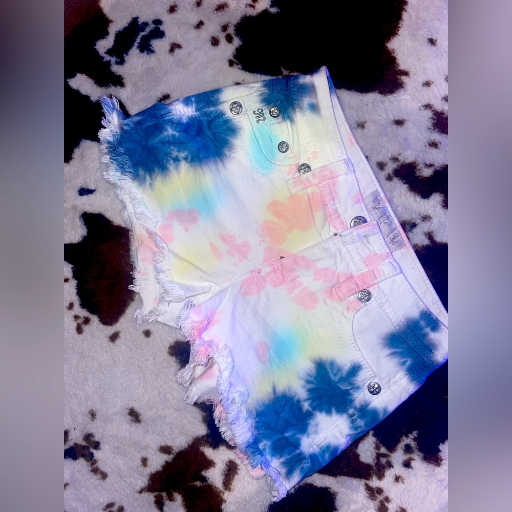 Tye Dye Miss Me Jean Shorts 💛💙